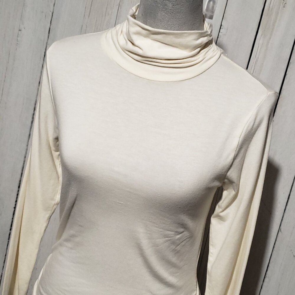 Coldwater Creek XS Turtleneck Top Cream Ruched Minimalist Casual Preppy Academia - Picture 2 of 7